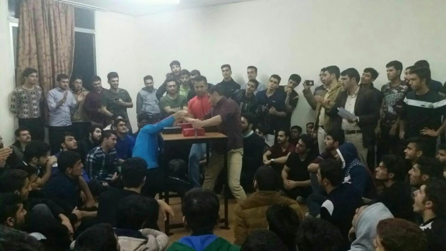 مسابقه خوابگاهی در خور تحسین دانشجویان؛

مسابقات مچ اندازی در پردیس شهید مدرس سنندج برگزار شد 4