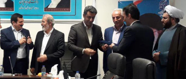 مسئولین دانشگاه فرهنگیان کردستان از سوی؛

دکتر خاکی با اهدا لوح سپاس از  تلاش های آنان تقدیر کرد 2