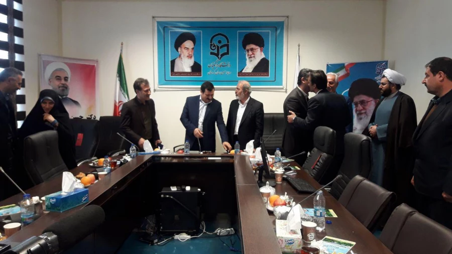 مسئولین دانشگاه فرهنگیان کردستان از سوی؛

دکتر خاکی با اهدا لوح سپاس از  تلاش های آنان تقدیر کرد 4