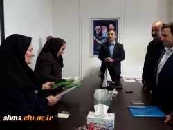 به مناسبت روز زن برگزار شد؛

دکتر مسعود الماسی ازبانوان کارمند پردیس شهید مدرس کردستان تجلیل نمود 3