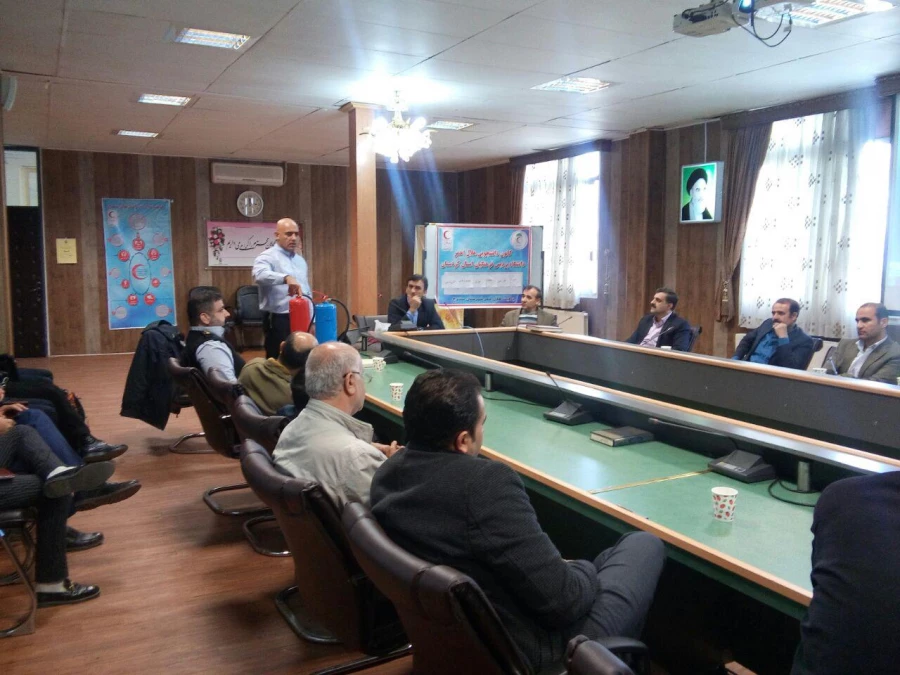 به همت کانون هلال احمر پردیس شهید مدرس کردستان برگزار شد 

کارگاه آموزشی اطفاء حریق و چگونگی استفاده از کپسول های آتش نشانی 4