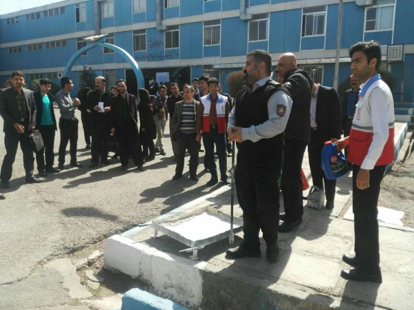 به همت کانون هلال احمر پردیس شهید مدرس کردستان برگزار شد 

کارگاه آموزشی اطفاء حریق و چگونگی استفاده از کپسول های آتش نشانی 5