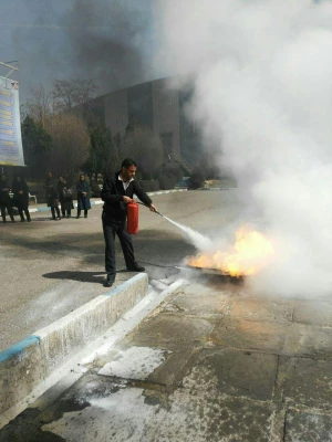 به همت کانون هلال احمر پردیس شهید مدرس کردستان برگزار شد 

کارگاه آموزشی اطفاء حریق و چگونگی استفاده از کپسول های آتش نشانی 6