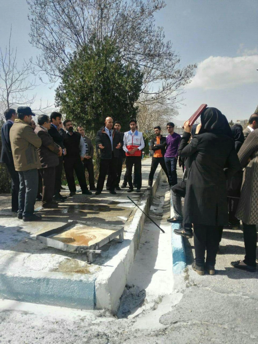 به همت کانون هلال احمر پردیس شهید مدرس کردستان برگزار شد 

کارگاه آموزشی اطفاء حریق و چگونگی استفاده از کپسول های آتش نشانی 7