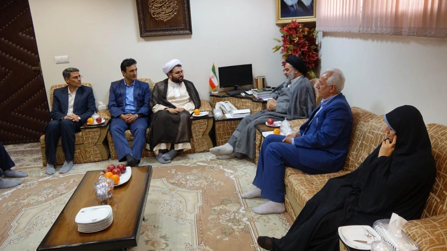 همزمان با نخستین روزهای کاری سال 97 صورت گرفت

دیدار مسئولین دانشگاه فرهنگیان کردستان با نماینده ولی فقیه در استان 7