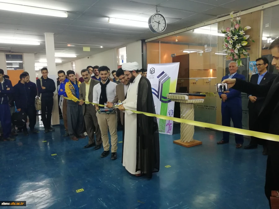 در آستانه روزهای  مشاور و شورا برگزارشد

|نمایشگاه صنایع دستی و کتاب| آثاری از هنرمندان سطح شهر و دانشجویان پردیس شهید مدرس کردستان 10