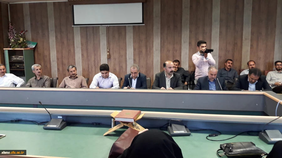 به روایت تصویر ؛

خداحافظی سرپرست پردیس شهید مدرس سنندج، با استادان و کارکنان دانشگاه فرهنگیان کردستان 4