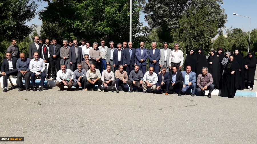 به روایت تصویر ؛

خداحافظی سرپرست پردیس شهید مدرس سنندج، با استادان و کارکنان دانشگاه فرهنگیان کردستان 9