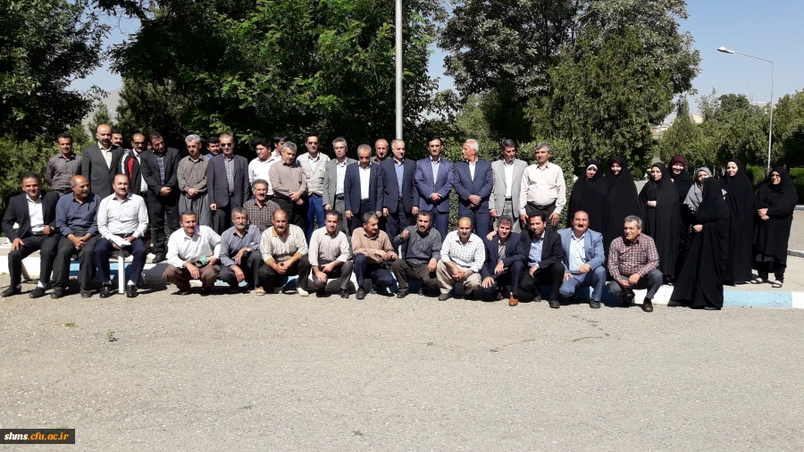 به روایت تصویر ؛

خداحافظی سرپرست پردیس شهید مدرس سنندج، با استادان و کارکنان دانشگاه فرهنگیان کردستان 10