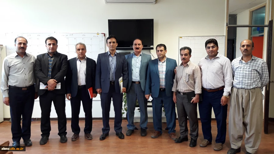 به روایت تصویر ؛

خداحافظی سرپرست پردیس شهید مدرس سنندج، با استادان و کارکنان دانشگاه فرهنگیان کردستان 11