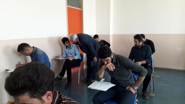 بازدید دکتر یحیی معروفی

از روند برگزاری  آزمون ها   در پنجمین روز  امتحانات پایان ترم  پردیس شهید مدرس کردستان 4