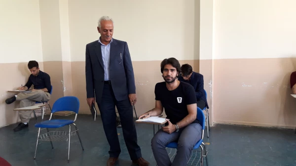 بازدید دکتر یحیی معروفی

از روند برگزاری  آزمون ها   در پنجمین روز  امتحانات پایان ترم  پردیس شهید مدرس کردستان 12