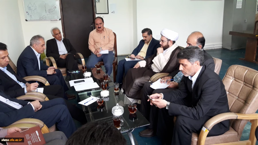 در دفتر معاون توسعه ودانشجویی پردیس شهید مدرس کردستان برگزار شد:

جلسه هماهنگی برگزاری جشن دانش آموختگی دانشجویان ورودی 1393 2