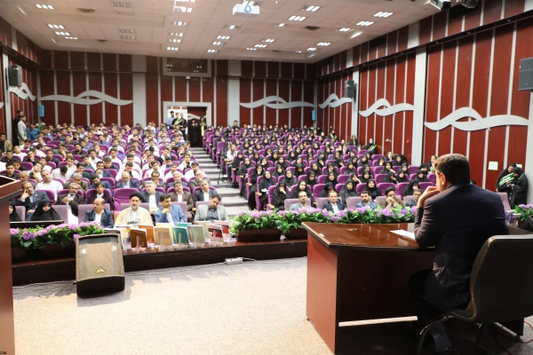 رییس دانشگاه فرهنگیان در مراسم استقبال از نو دانشجومعلمان:

معلمی فراهنر و بهترین امتیاز بشری است 2