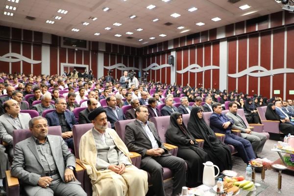 رییس دانشگاه فرهنگیان در مراسم استقبال از نو دانشجومعلمان:

معلمی فراهنر و بهترین امتیاز بشری است 3