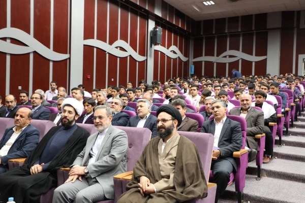 رئیس نهاد نمایندگی مقام معظم رهبری در دانشگاه ها در آیین استقبال از دانشجومعلمان:

لزوم کسب مهارت معلمی علاوه بر مهارت دانشی در دانشگاه فرهنگیان 2