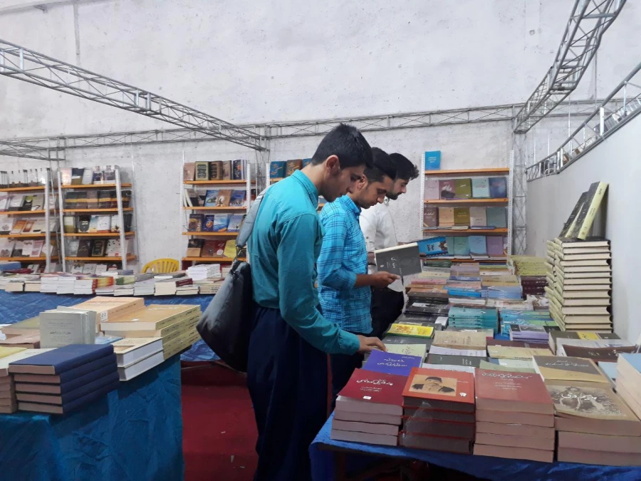 به همت کانون نویسندگی پردیس شهید مدرس برگزار شد؛

حضور دانشجویان، اساتید و همکاران دانشگاه فرهنگیان پردیس شهید مدرس کردستان  4