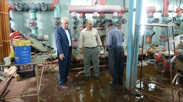 بازدید دکتر معروفی از مراحل نصب تأسیسات سیستم گرمایشی موتورخانه مرکزی پردیس شهید مدرس 3