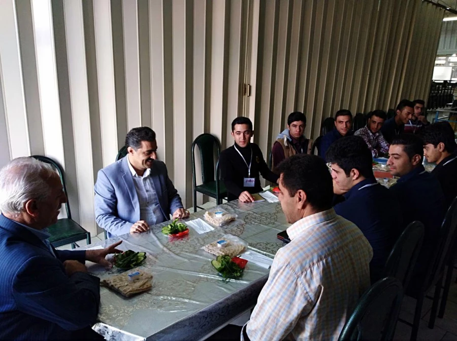 دبیران کانون های سلامت و ایرانگردی شهید مدرس سنندج

از تلاش های دکتر یحیی معروفی  مدیریت امور پردیس های کردستان تجلیل نمودند 2