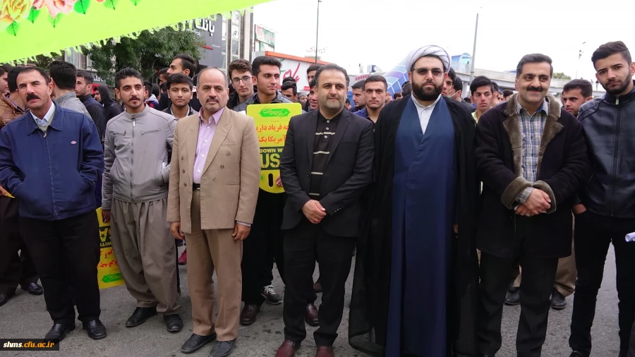 هم صدا با همه اقشار همیشه در صحنه ایران اسلامی:

اساتید و دانشجو معلمان دانشگاه فرهنگیان کردستان فریاد مرگ بر آمریکا سر دادند 7