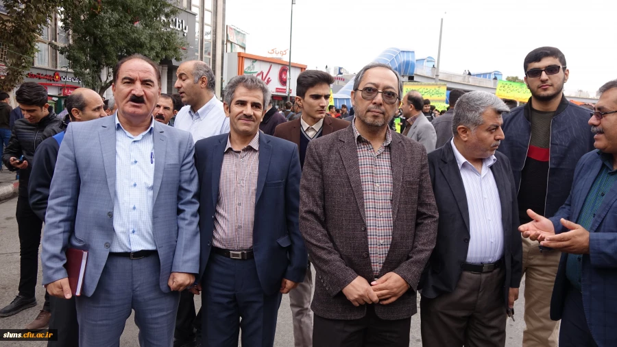 هم صدا با همه اقشار همیشه در صحنه ایران اسلامی:

اساتید و دانشجو معلمان دانشگاه فرهنگیان کردستان فریاد مرگ بر آمریکا سر دادند 5