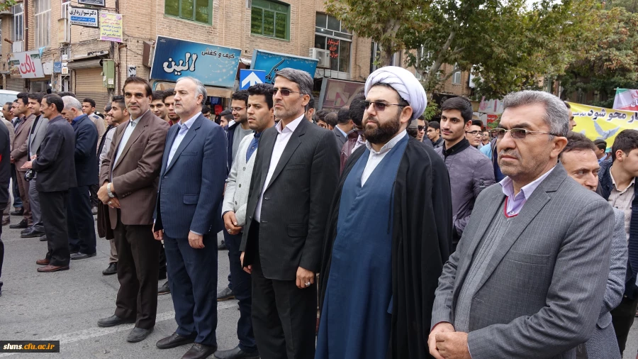 هم صدا با همه اقشار همیشه در صحنه ایران اسلامی:

اساتید و دانشجو معلمان دانشگاه فرهنگیان کردستان فریاد مرگ بر آمریکا سر دادند 18