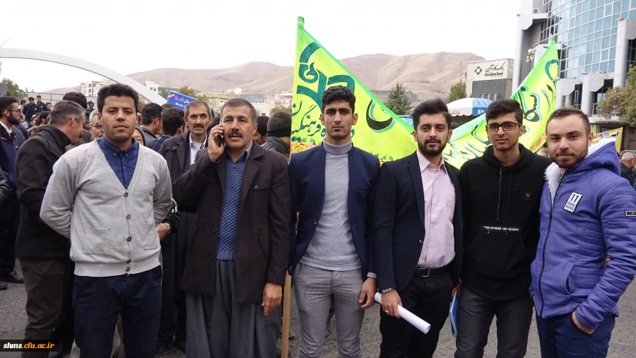 هم صدا با همه اقشار همیشه در صحنه ایران اسلامی:

اساتید و دانشجو معلمان دانشگاه فرهنگیان کردستان فریاد مرگ بر آمریکا سر دادند 22