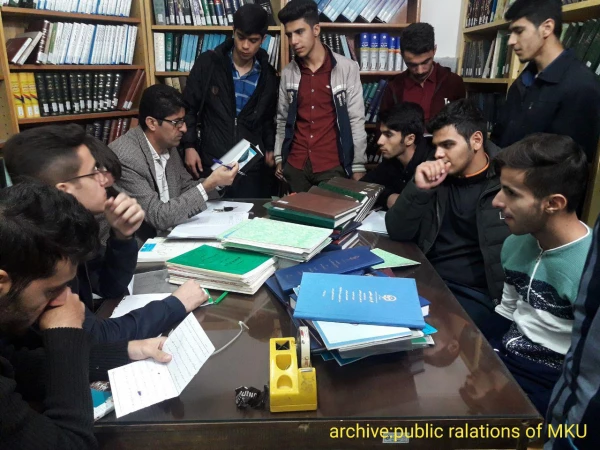 به مناسبت هفته کتاب برگزارشد

دکتر رشید احمد رش همراه با دانشجویان کلاسی از کتابخانه پردیس بازدید نمود 7