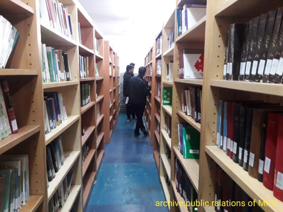 به مناسبت هفته کتاب برگزارشد

دکتر رشید احمد رش همراه با دانشجویان کلاسی از کتابخانه پردیس بازدید نمود 8