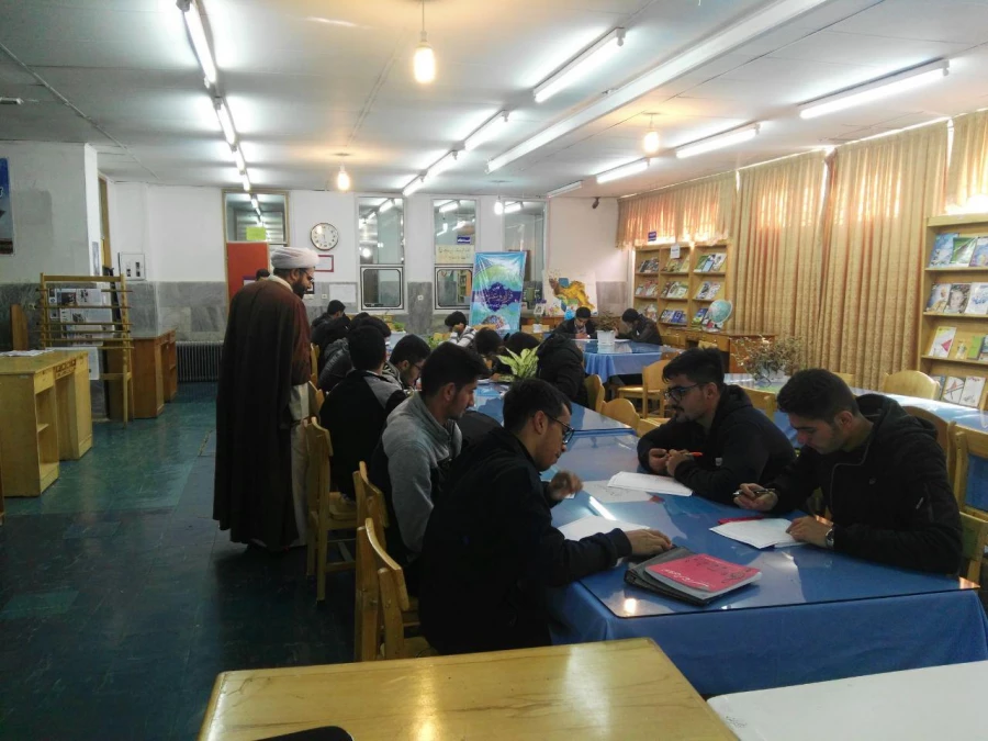 به همت کانون قرآن و عترت پردیس شهید مدرس سنندج؛

به مناسبت هفته کتاب و هفته قرآنی آزمون کتبی سوره الرحمن در میان دانشجویان برگزار شد. 4