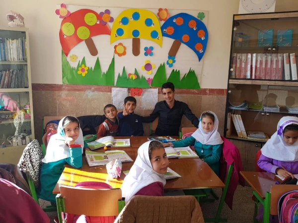 بازدید دانشجویان رشته علوم تربیتی پردیس شهید مدرس از کلاس های چندپایه 4