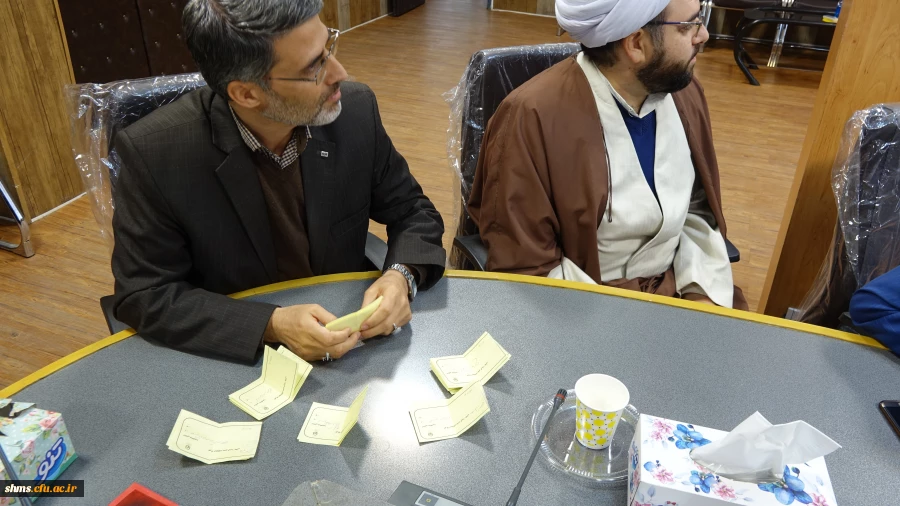 در سالن جلسات پردیس شهید مدرس برگزار شد:

انتخابات مدیران گروه های آموزشی پردیس های دانشگاه فرهنگیان استان کردستان 2