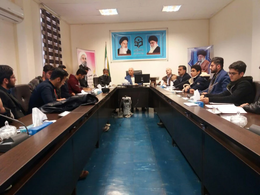 با حضور دکتر معروفی برگزار شد،

نشست صمیمی دبیران کانون ها ،انجمن ها و تشکل های امورفرهنگی و اجتماعی پردیس شهید مدرس 4