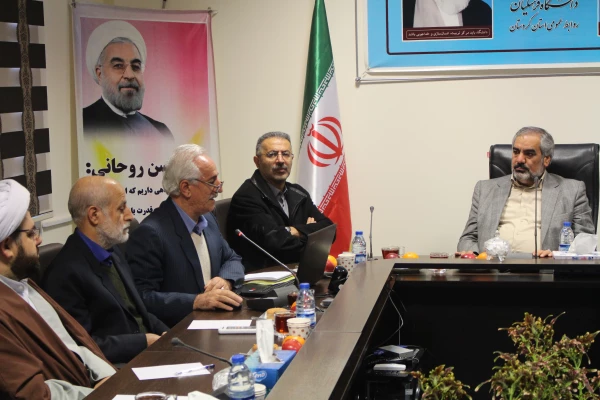 دکتر معروفی در جلسه هیأت امنای دانشگاه فرهنگیان کردستان مطرح کرد؛

دانشگاه فرهنگیان کردستـان توان جذب 1400 نفر دانشجو معـلم را در سال آینده دارد.  4