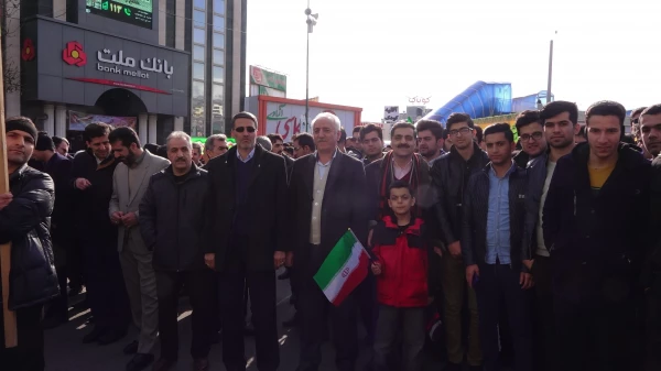 در چهلمین سالگرد پیروزی انقلاب شکوهمند اسلامی ؛

خروش انقلابی دانشگاه فرهنگیان کردستان در راهپیمایی یوم الله 22 بهمن 1397

 6