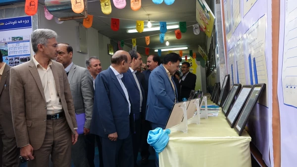 در حاشیه جلسه شورای راهبری قطب سه فرهنگی و اجتماعی انجام شد؛ 

بازدید دکتر علی محمدی از نمایشگاه هفتاد و سه سال تربیت معلم در استان کردستان 
  6