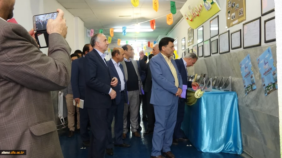 در حاشیه جلسه شورای راهبری قطب سه فرهنگی و اجتماعی انجام شد؛ 

بازدید دکتر علی محمدی از نمایشگاه هفتاد و سه سال تربیت معلم در استان کردستان 
  5