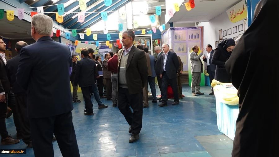 در حاشیه جلسه شورای راهبری قطب سه فرهنگی و اجتماعی انجام شد؛ 

بازدید دکتر علی محمدی از نمایشگاه هفتاد و سه سال تربیت معلم در استان کردستان 
  7