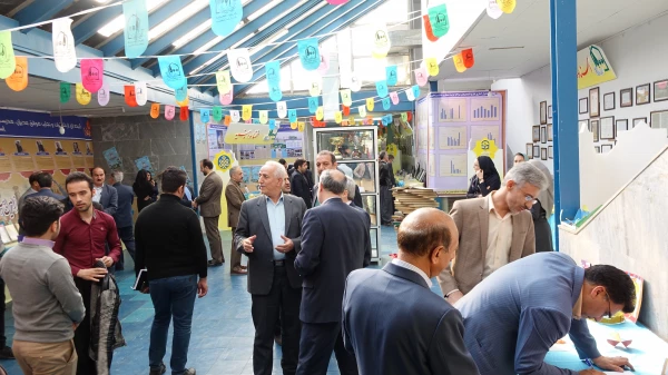 در حاشیه جلسه شورای راهبری قطب سه فرهنگی و اجتماعی انجام شد؛ 

بازدید دکتر علی محمدی از نمایشگاه هفتاد و سه سال تربیت معلم در استان کردستان 
  8