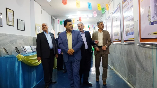 در حاشیه جلسه شورای راهبری قطب سه فرهنگی و اجتماعی انجام شد؛ 

بازدید دکتر علی محمدی از نمایشگاه هفتاد و سه سال تربیت معلم در استان کردستان 
  3