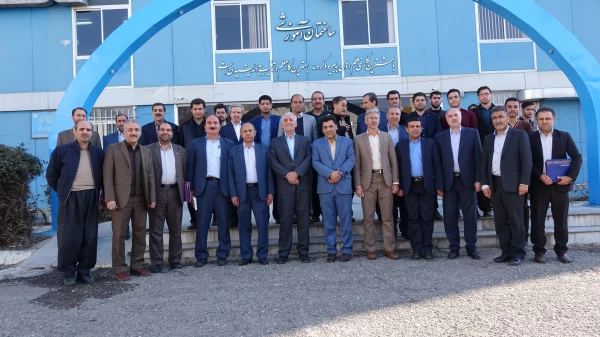 در حاشیه جلسه شورای راهبری قطب سه فرهنگی و اجتماعی انجام شد؛ 

بازدید دکتر علی محمدی از نمایشگاه هفتاد و سه سال تربیت معلم در استان کردستان 
  9