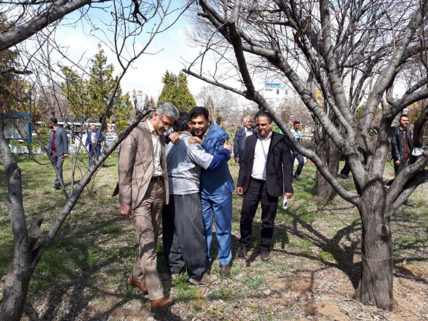 با حضور اعضای شورای راهبری قطب سه فرهنگی و اجتماعی ؛

در دانشگاه فرهنگیان کردستان به یاد 23 دانشجو معلم شهید 23 نهال غرس کردند
 3