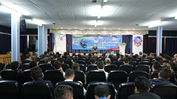 پروفسور ارسلان شادمان در دانشگاه فرهنگیان کردستان عنوان کرد؛

هیچ عشقی به اندازه عشق به معلمی برایم دلنشین نبوده است.
 5