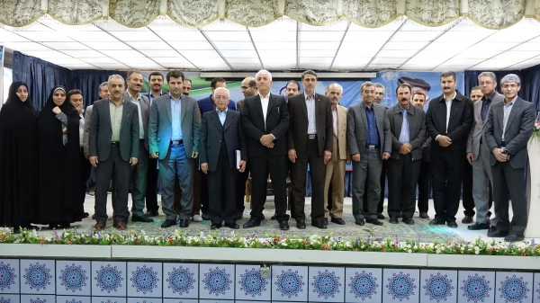 پروفسور ارسلان شادمان در دانشگاه فرهنگیان کردستان عنوان کرد؛

هیچ عشقی به اندازه عشق به معلمی برایم دلنشین نبوده است.
 7