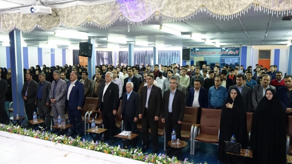 پروفسور ارسلان شادمان در دانشگاه فرهنگیان کردستان عنوان کرد؛

هیچ عشقی به اندازه عشق به معلمی برایم دلنشین نبوده است.
 3