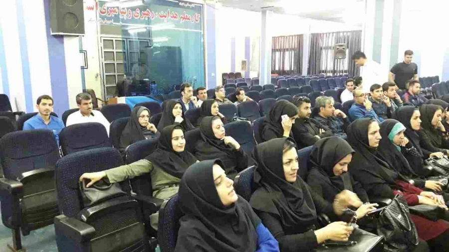 جلسه توجیهی دوره های حضوری فرهنگی  وغیرحضوری مهارت آموزان ورودی۹۷ 11