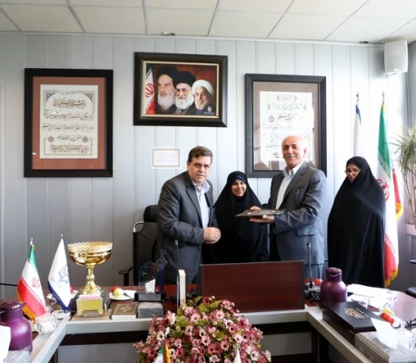 با حضور دکتر خنیفر در شورای دانشگاه فرهنگیان انجام شد؛

تقدیر از حمایت های دکتر معروفی درکسب مقام اول دومین جشنواره کشوری ورزش های همگانی دانشجو معلمان 4