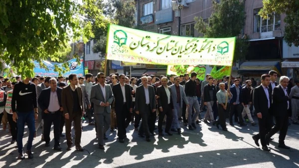 حضـور حمـاسی و پرشـور دانشگـاه فرهنگیـان کردستـان در یـوم الله سیـزده آبـان 98 12