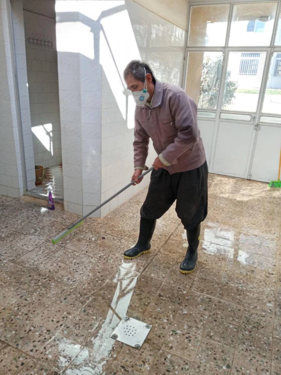 ضد عفونی مستمر فضاهای مختلف دانشگاه فرهنگیان کردستان ادامه دارد 3