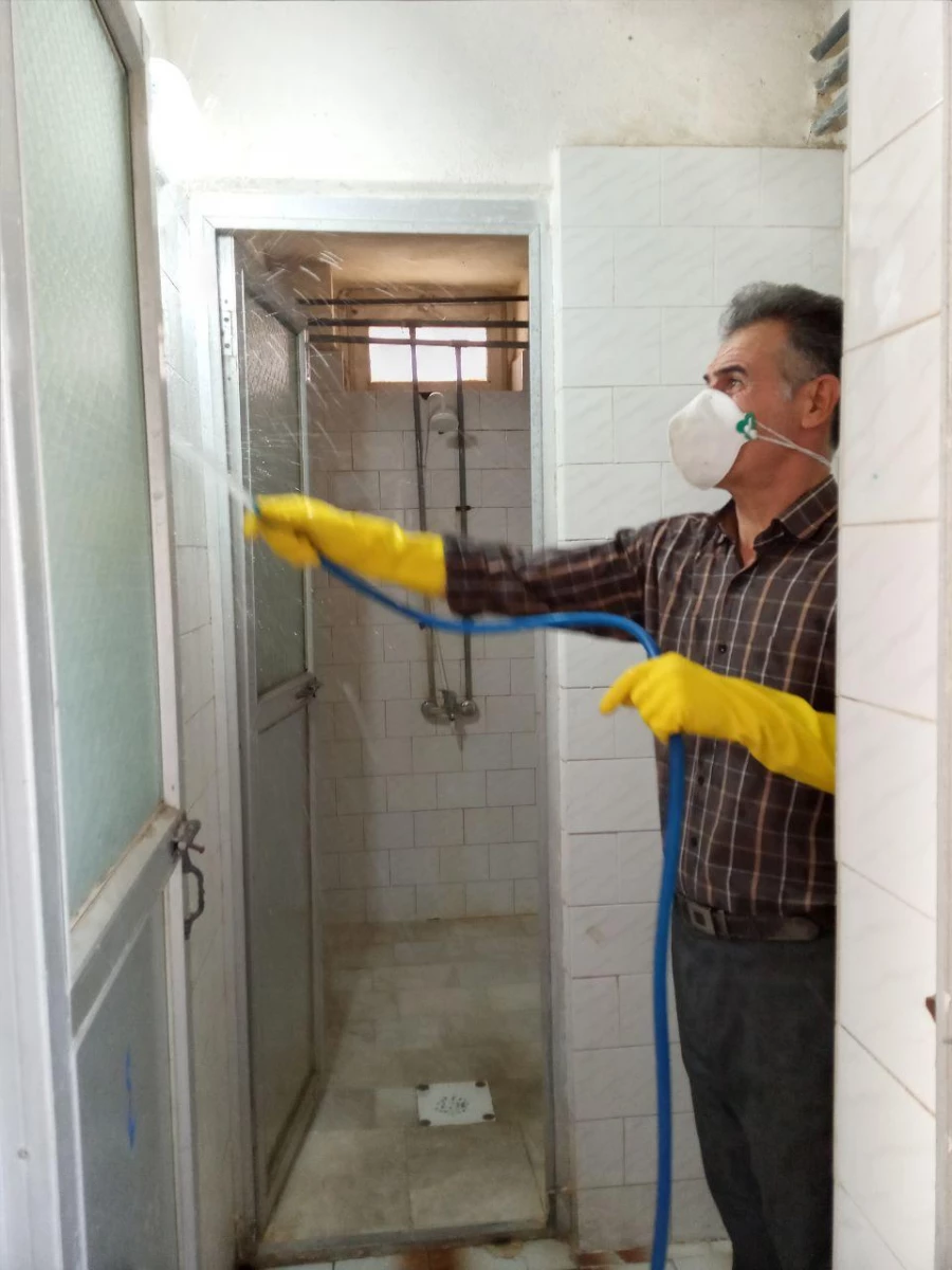 ضد عفونی مستمر فضاهای مختلف دانشگاه فرهنگیان کردستان ادامه دارد 4